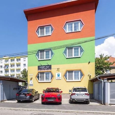 Cozy Apartment Near Hockey & Football Arena Братислава Экстерьер фото