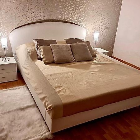Cozy Apartment Near Hockey & Football Arena Братислава Экстерьер фото