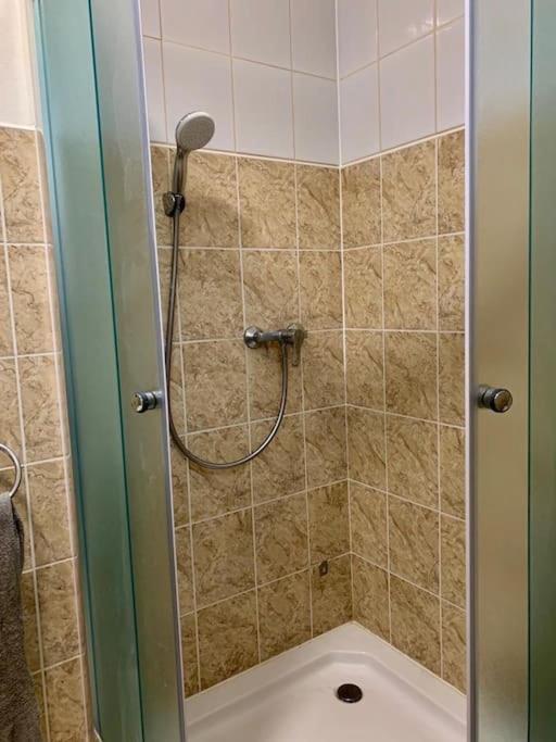 Cozy Apartment Near Hockey & Football Arena Братислава Экстерьер фото