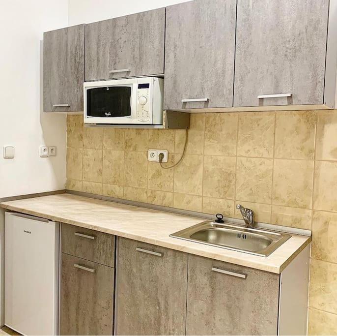 Cozy Apartment Near Hockey & Football Arena Братислава Экстерьер фото