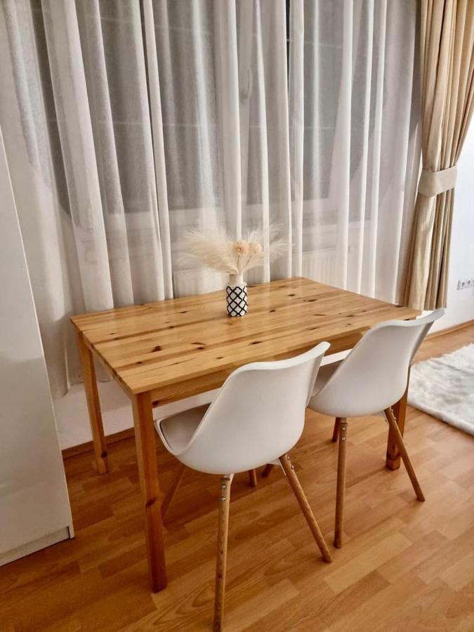Cozy Apartment Near Hockey & Football Arena Братислава Экстерьер фото
